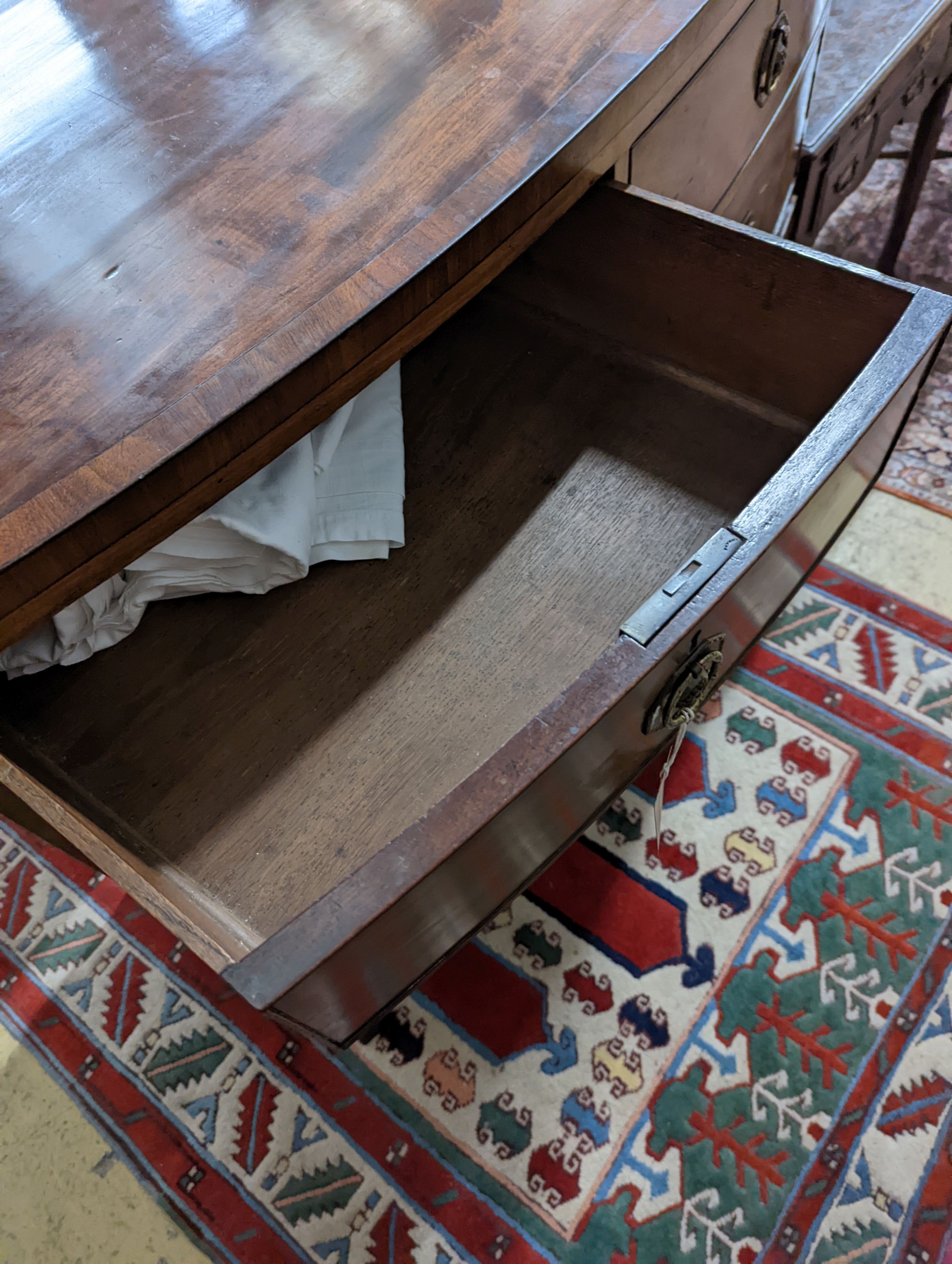 A Regency mahogany bowfront chest. W-105cm, D-54cm, H-106cm.